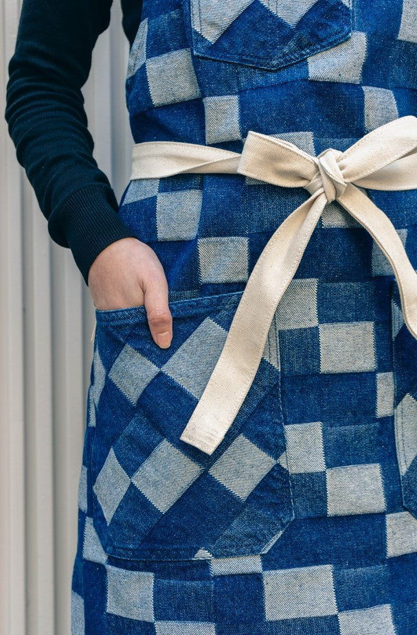 MANDIL TOKYO DENIM AJEDREZ AZUL MEDIO (BEIGE)