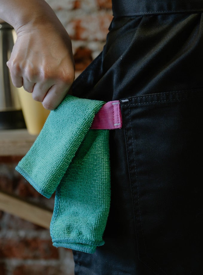 MANDIL  TOKYO  NEGRO( ROSA )